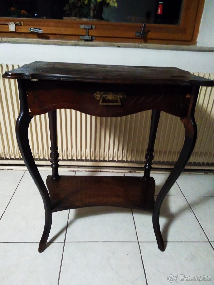 Stůl a stojan na květiny - 4