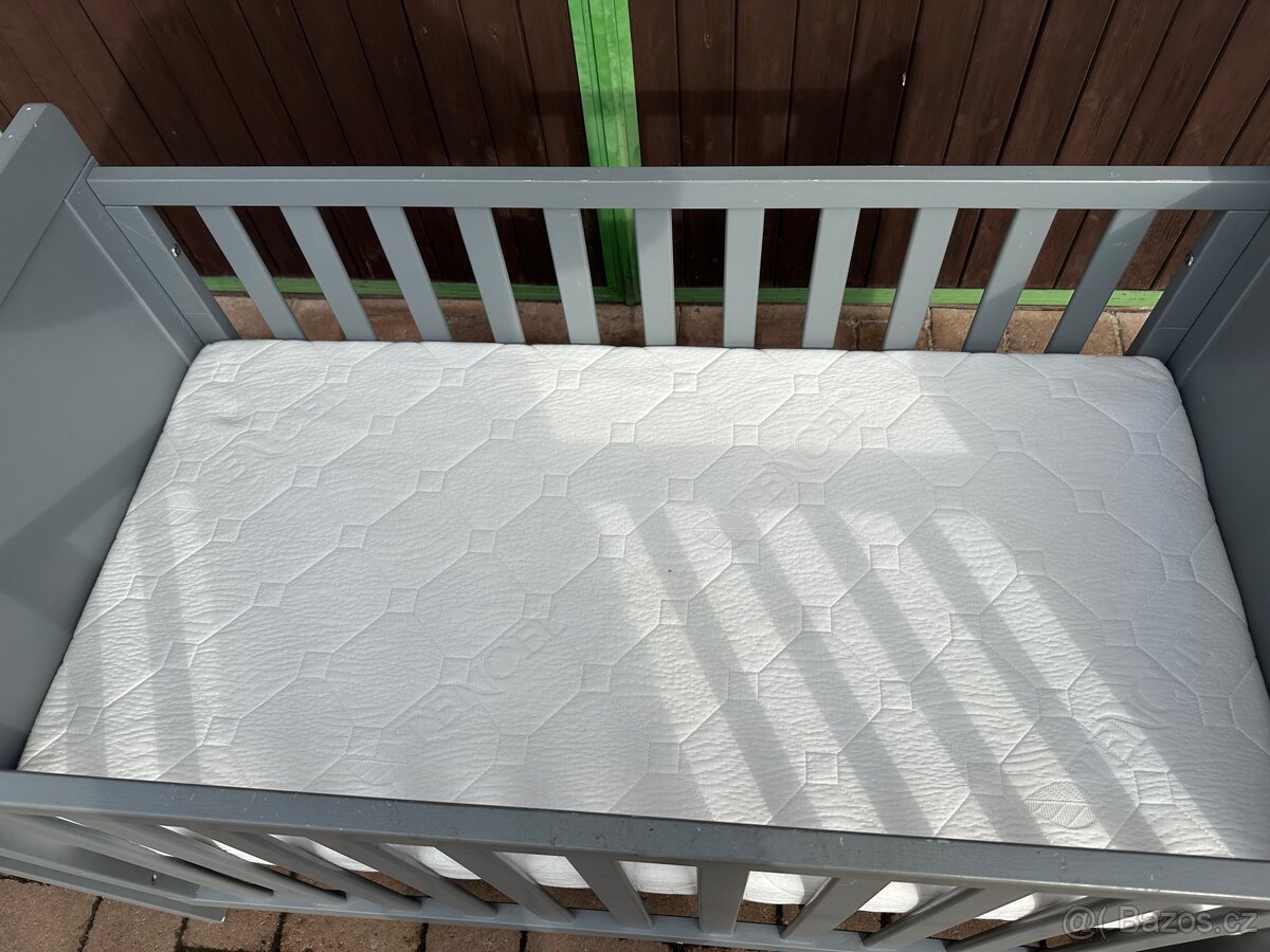 Dětská drěvěná postýlka - 4