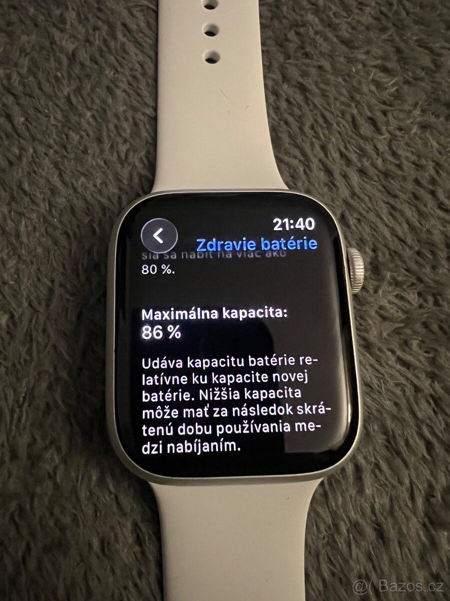 Prodám Apple Watch 8 45mm MINIMUM POŠKOZENI - 4