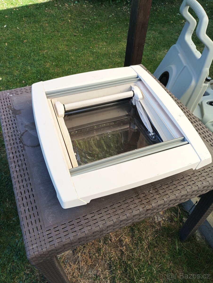 Střešní okno do karavanu - 4