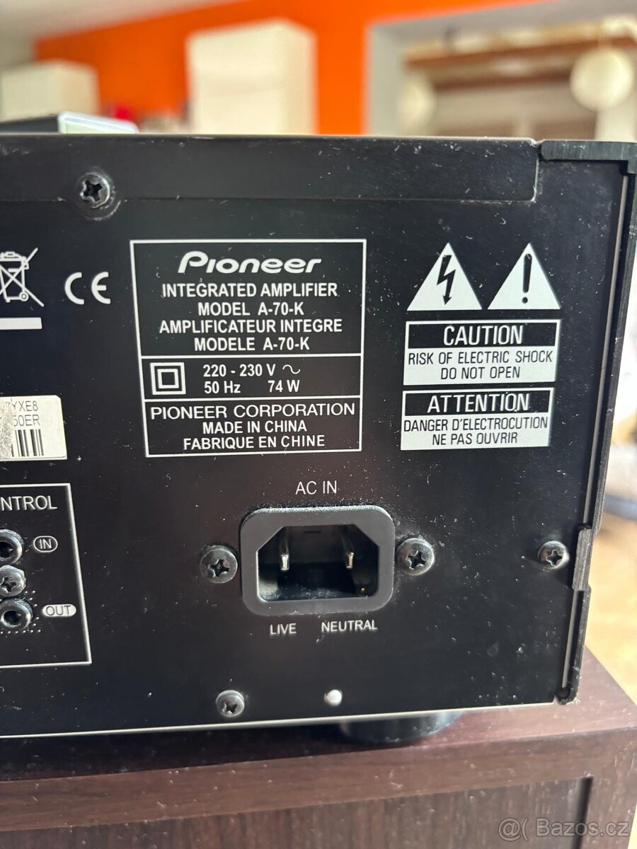 Zesilovač Pioneer - 4