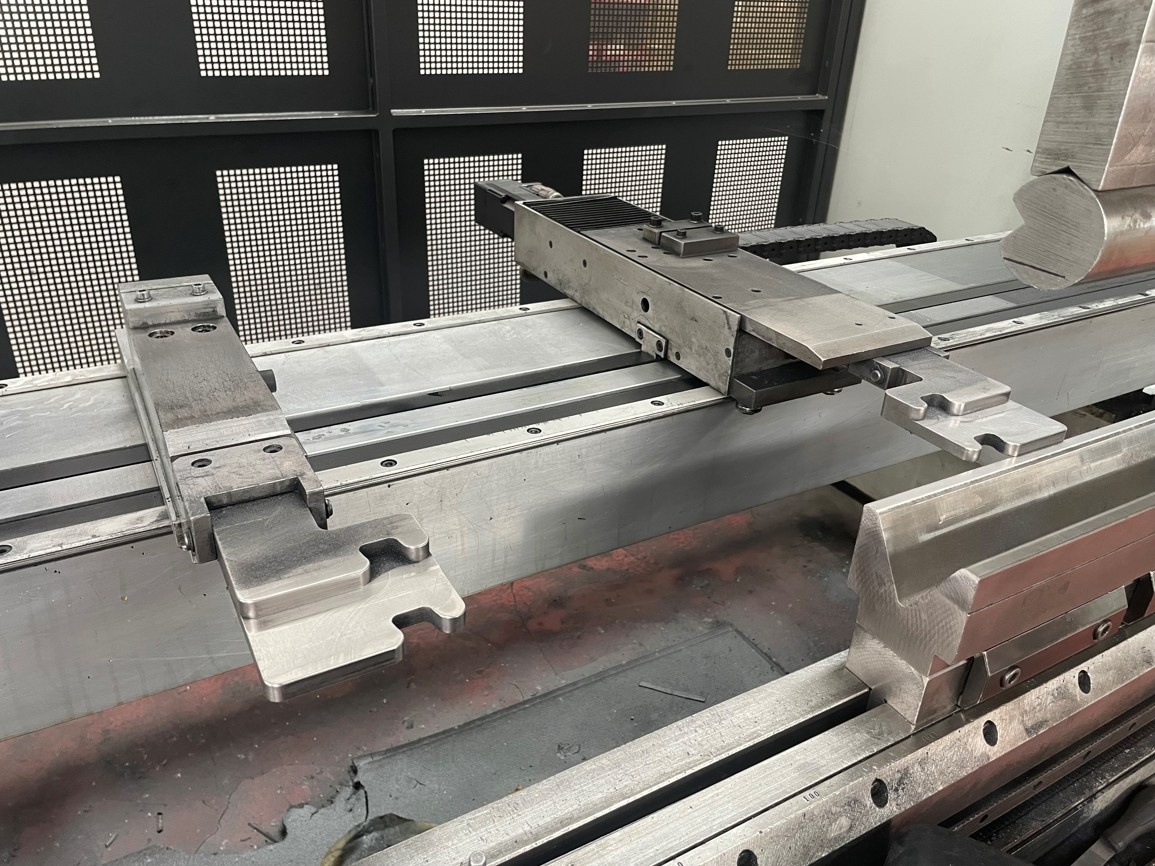 CNC ohraňovací lis LVD PPEB 135/30 - 4