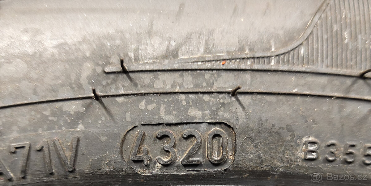 Nové zimní pneu Dunlop 215/60 r17C dot 4320 - 4