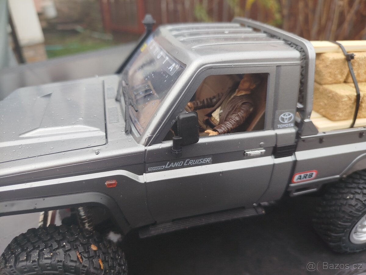 RC auto L.Rover MN 82 - 4