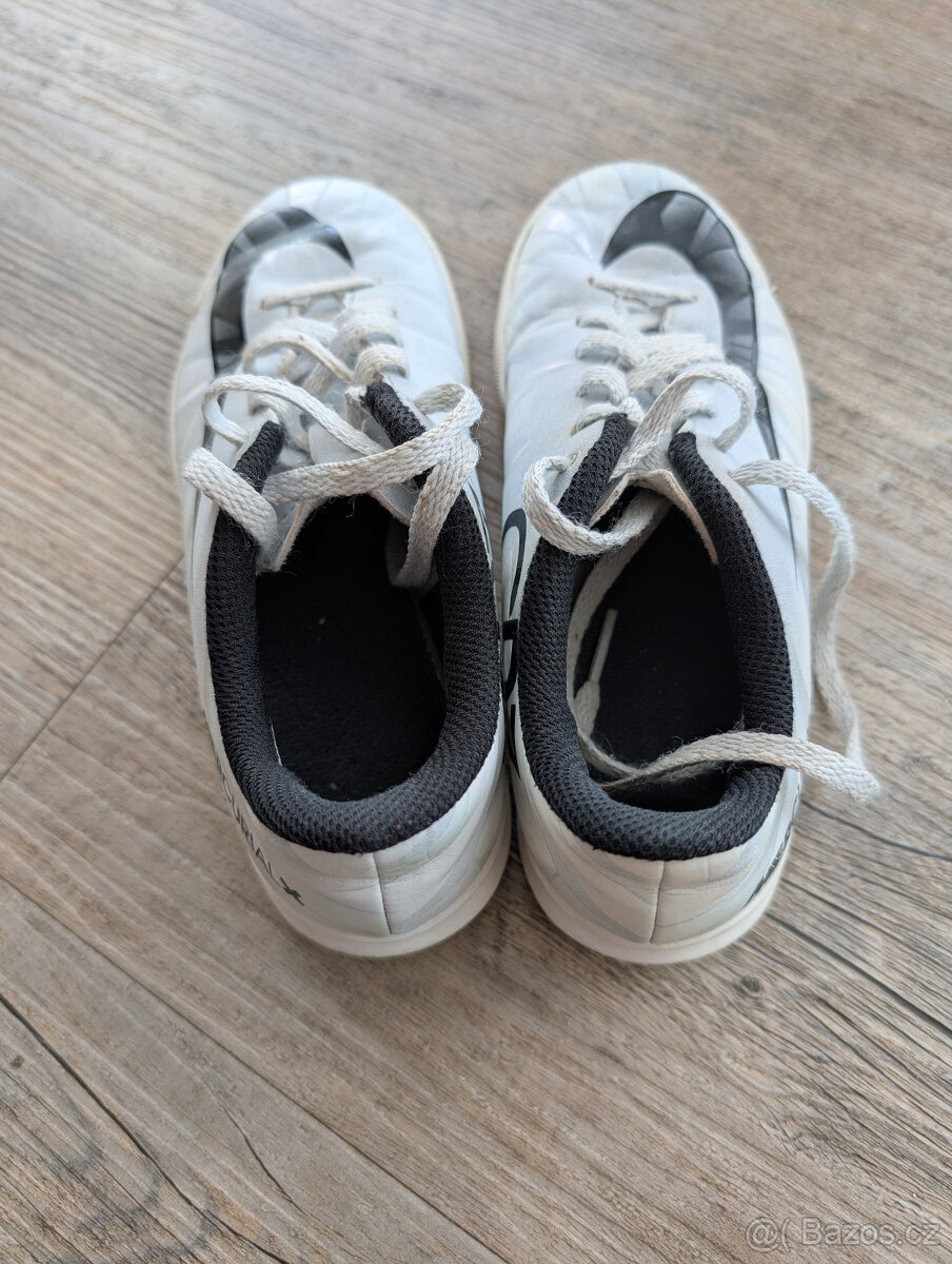 Halové boty Nike vel. 33 - 4