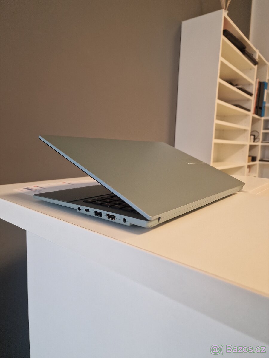 Asus Vivobook E1504G - 4