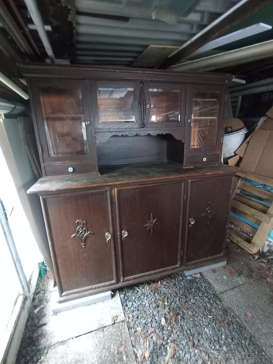 Starožitná kredenc - 4