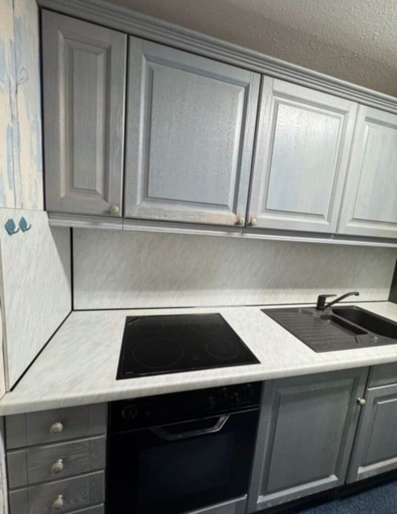 Kuchyně v kouřově modrém odstínu se spotřebiči,5696 - 4