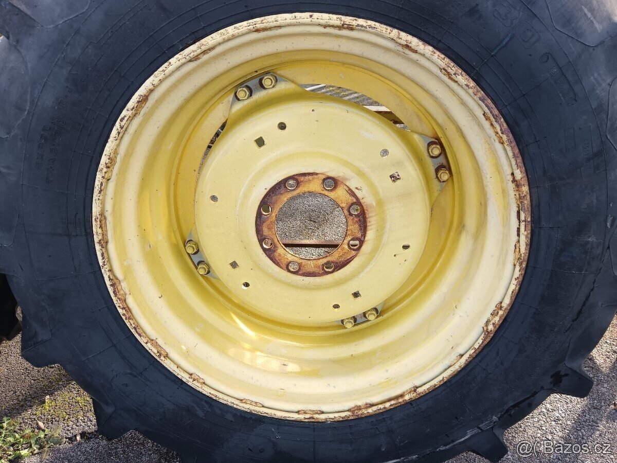 Prodám kompletní kola JOHN DEERE - 4
