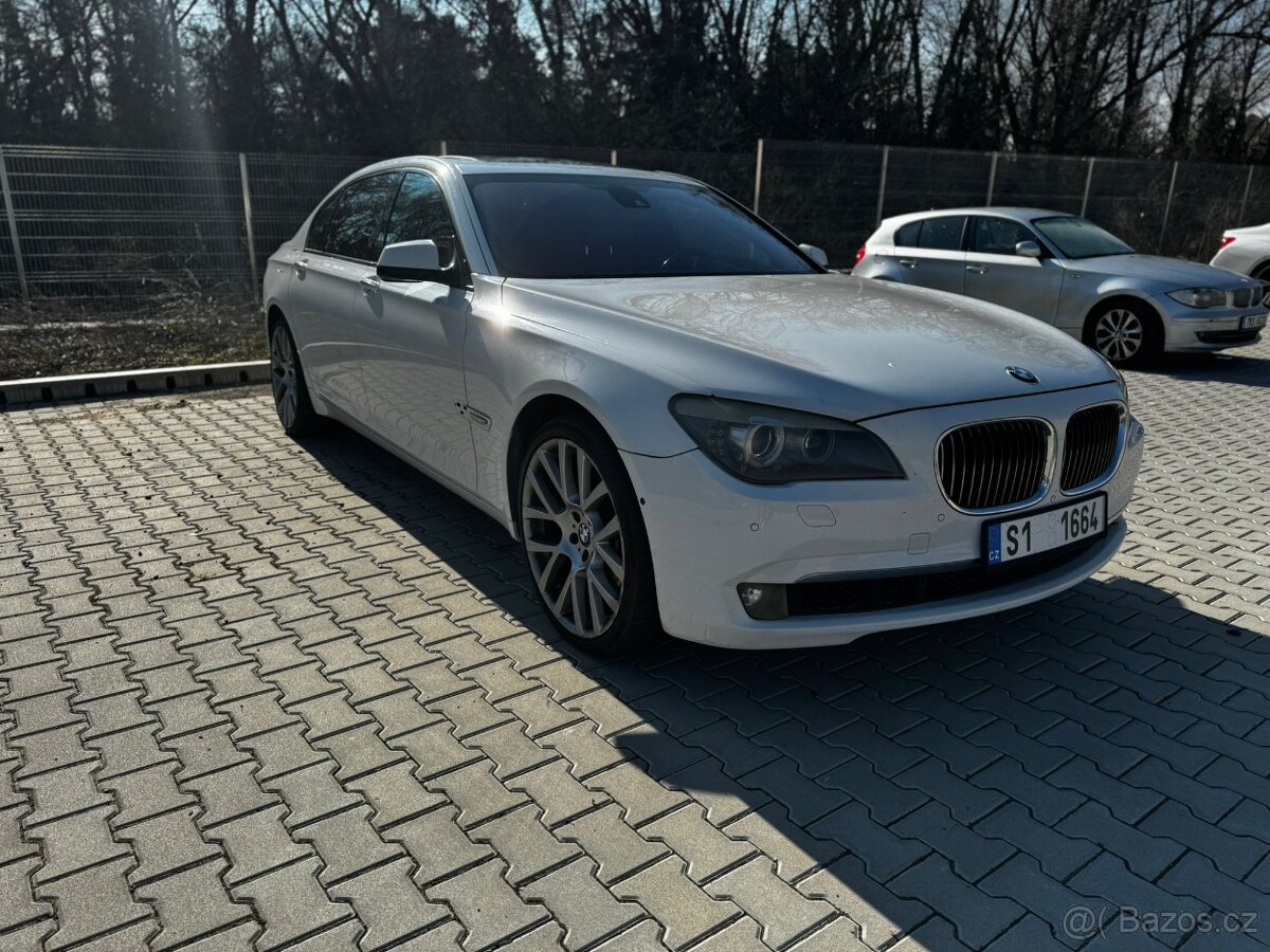 BMW 750Li V8 4.4 - 4