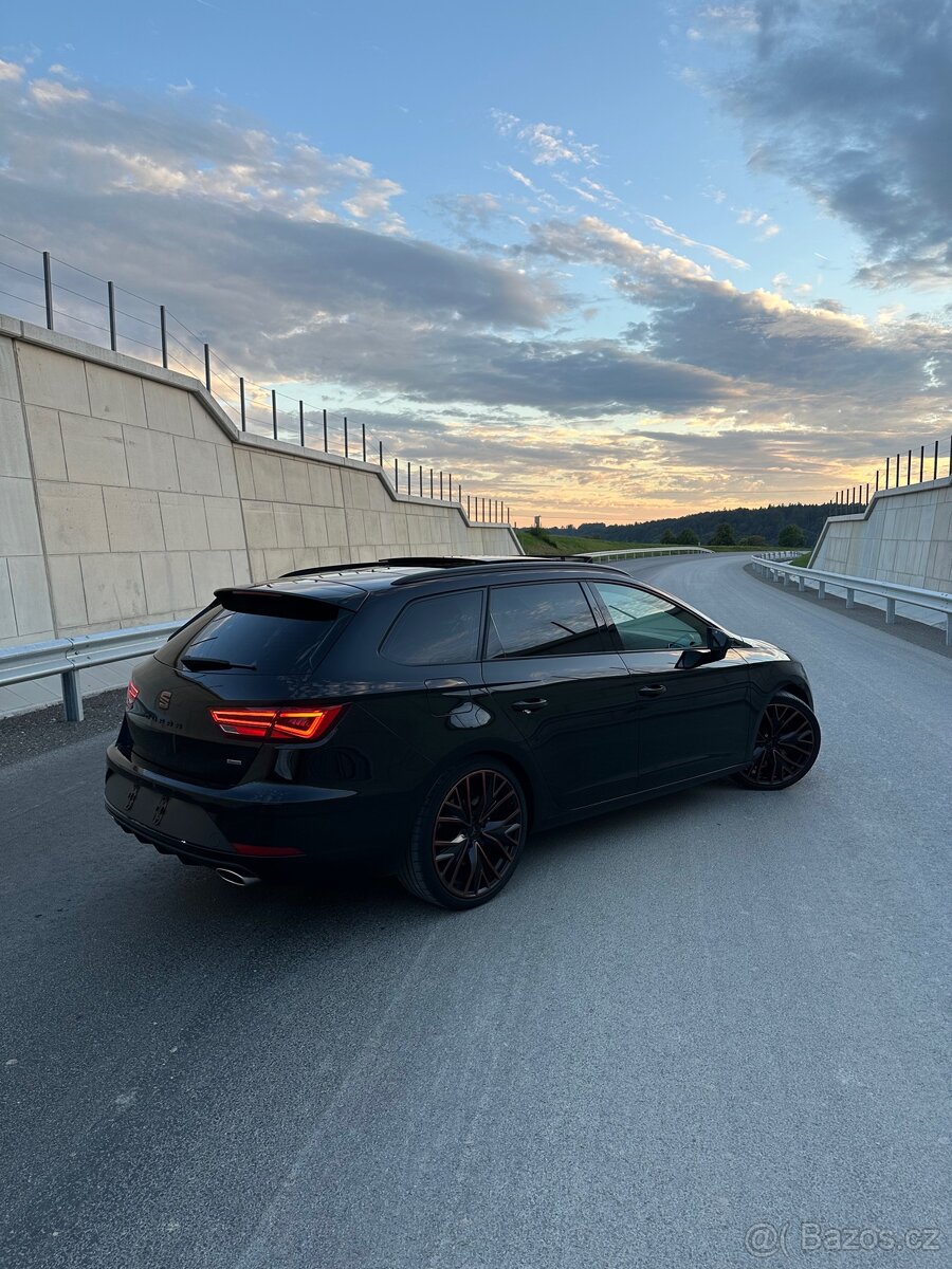 Seat Leon Cupra 221kw Max. výbava - 4