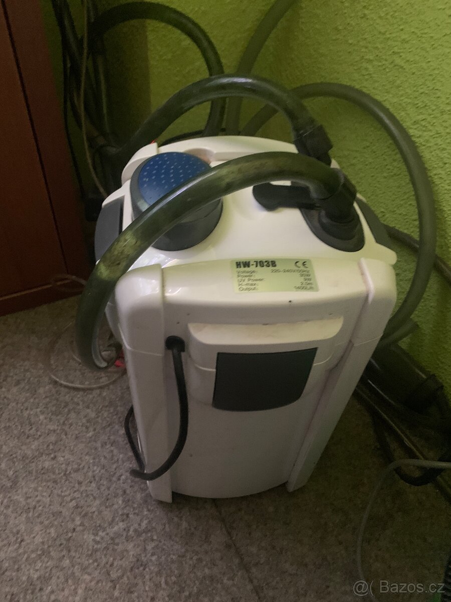 Prodám akvárium s vybavením a rybami - 4