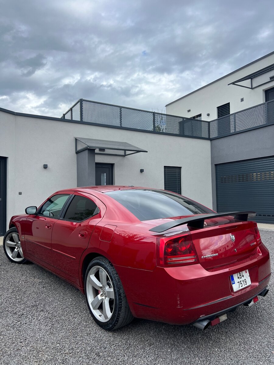 Dodge Charger 6.1 SRT-8 - 4