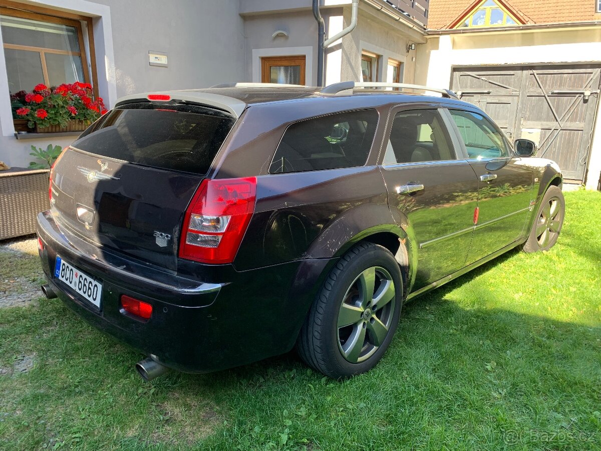 Chrysler 300C Touring AWD, 5,7 HEMI-LPG, tažné - 4