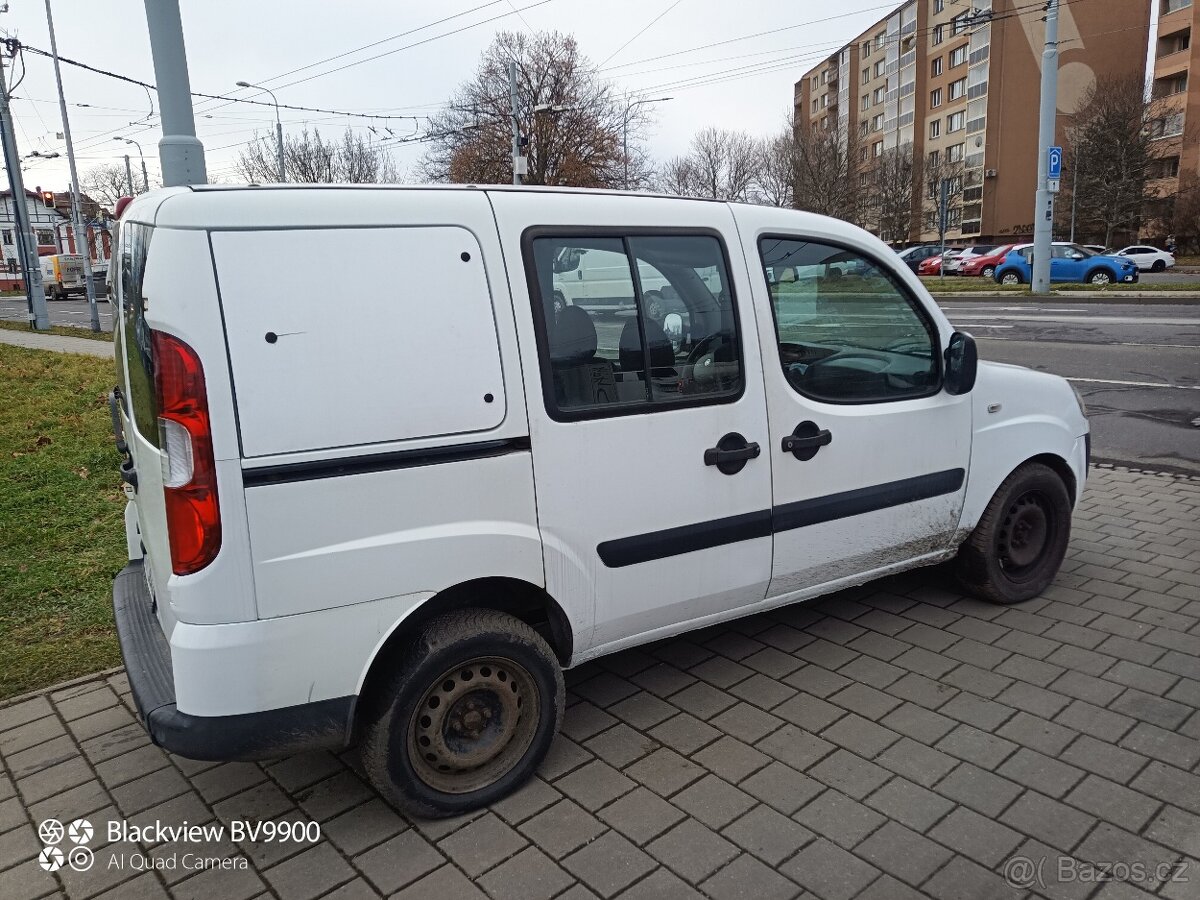 Fiat Doblo Cargo 1.9 JTD 77 kw 5 MÍST,R.V 2009,STK 11/2027. - 4