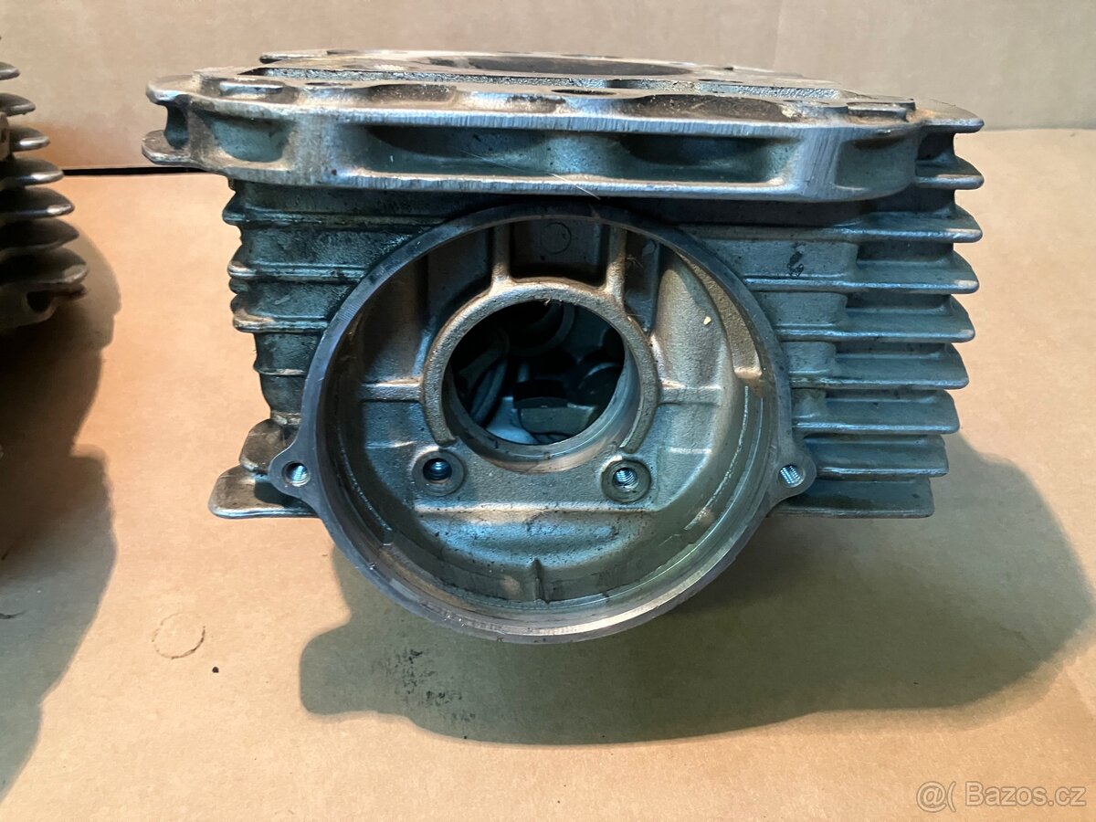 XVS 650 dragstar - hlavy válců - 4