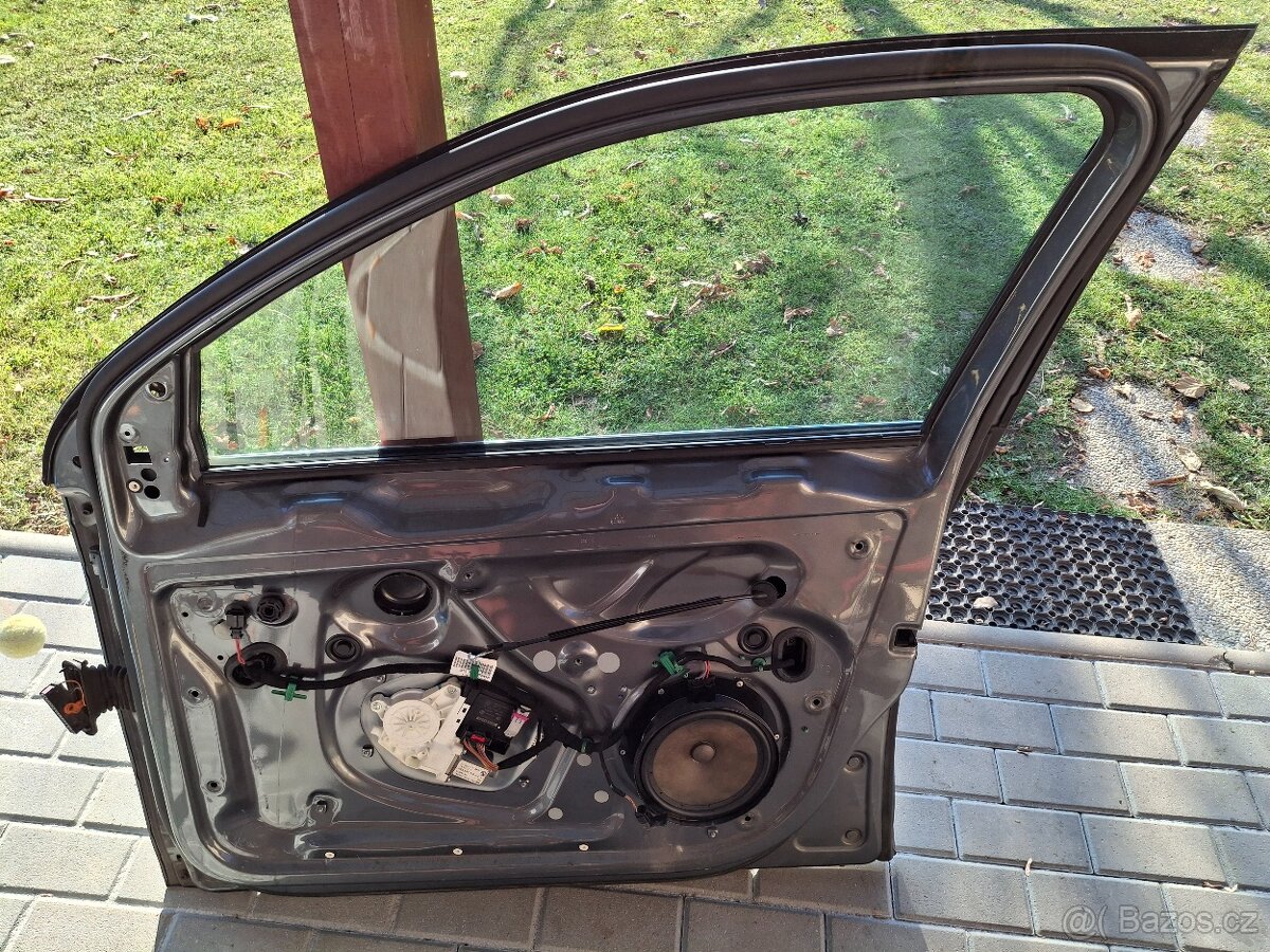 Prodám PP dveře VW Golf VI - 4