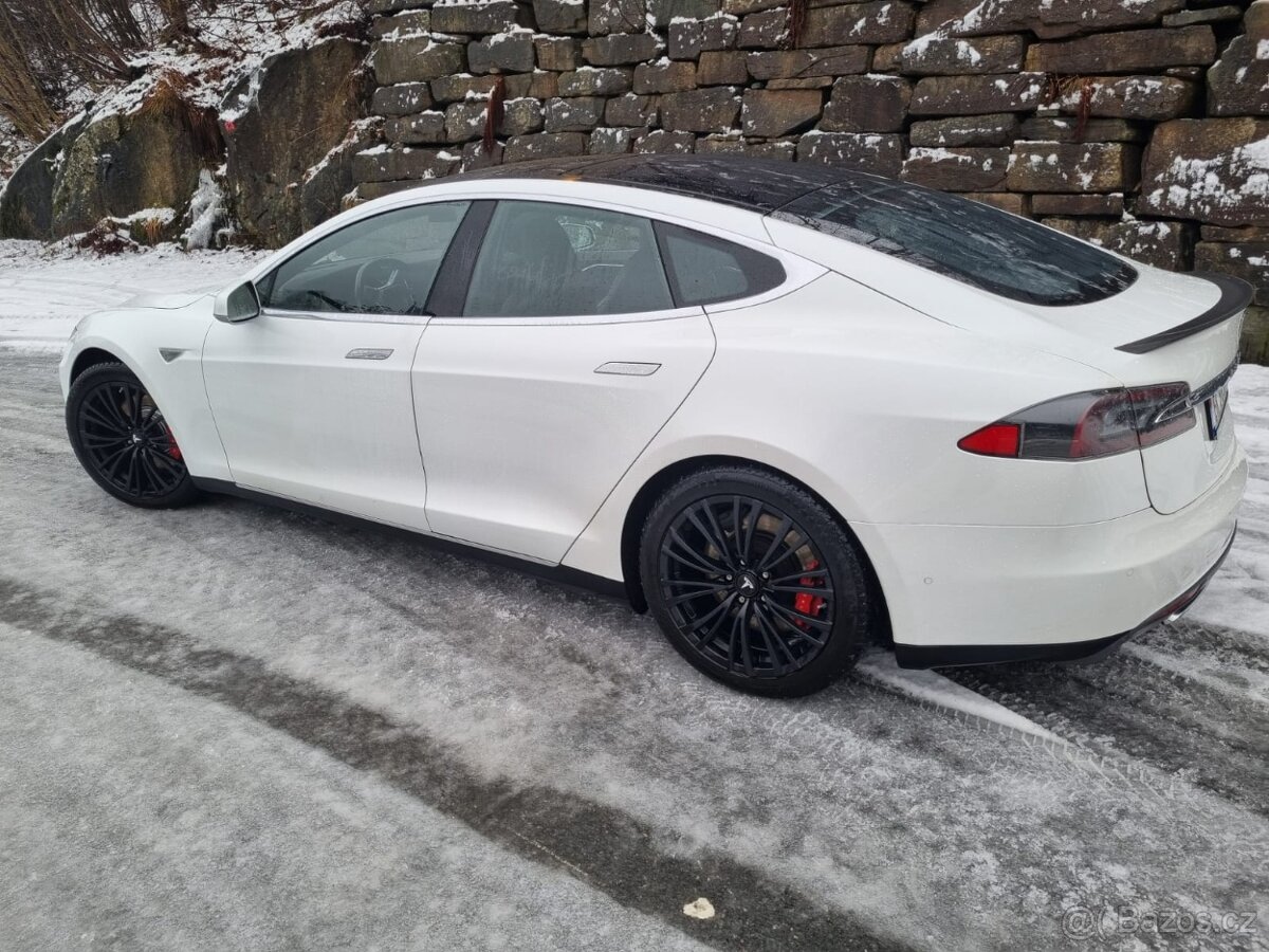 Tesla S Performance - 4