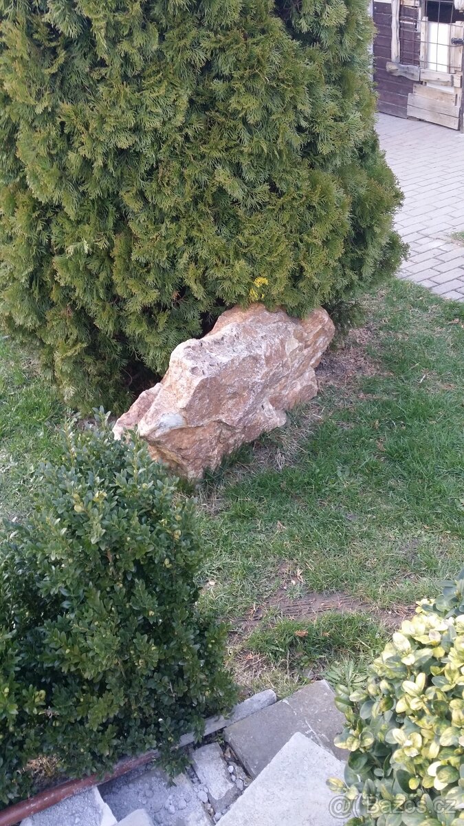 OKRASNÝ SOLITÉR - 4