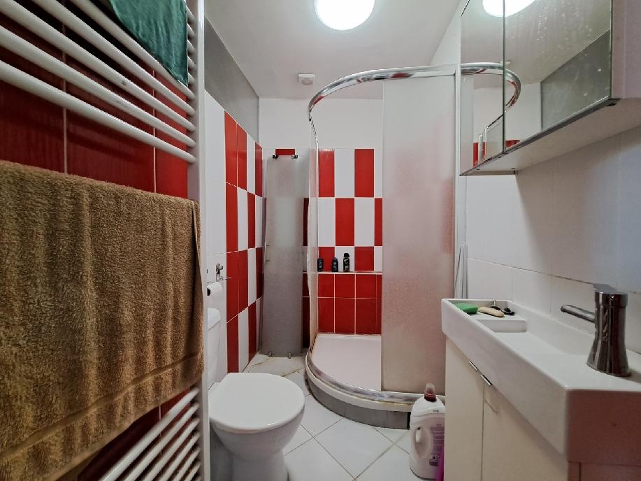 Pokoj v bytě, Černovice pro 1 osobu. Plně vybavený včetně ku - 4