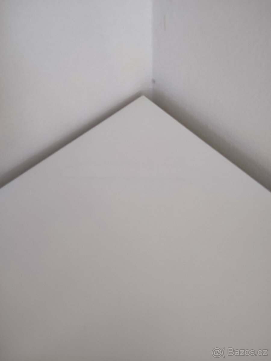 Kosmetický stolek IKEA a křesílko - 4