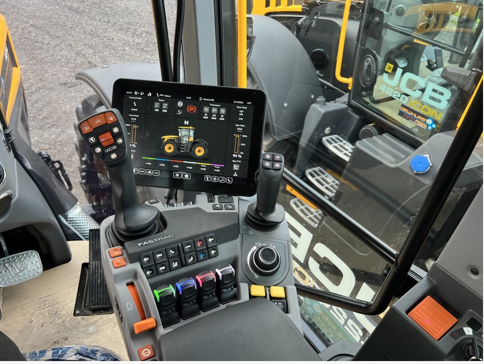JCB Fastrac ICON 4220 +AGRO PNEU - 4