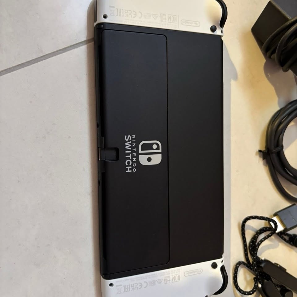 Nintendo Switch OLED - 4