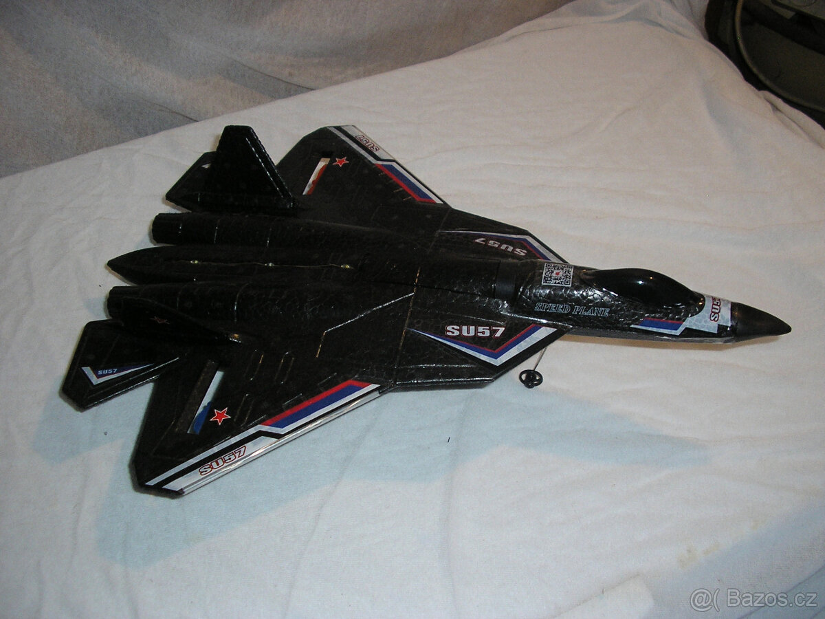 Dálkově ovládané letadlo SU-57 - 4