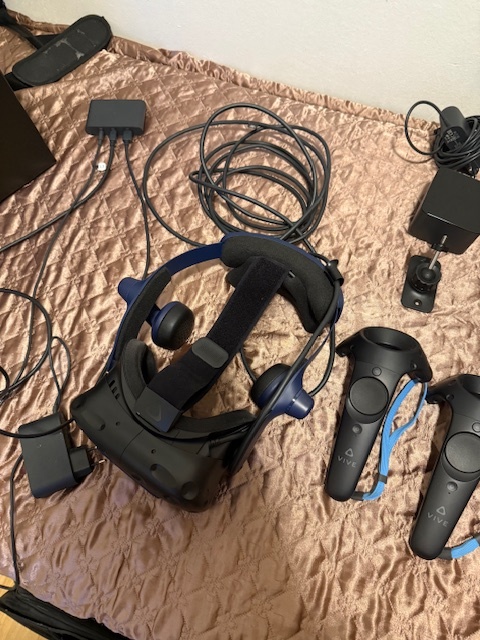 HTC Vive pro 2 + 1TB HDD + VR hry - 4