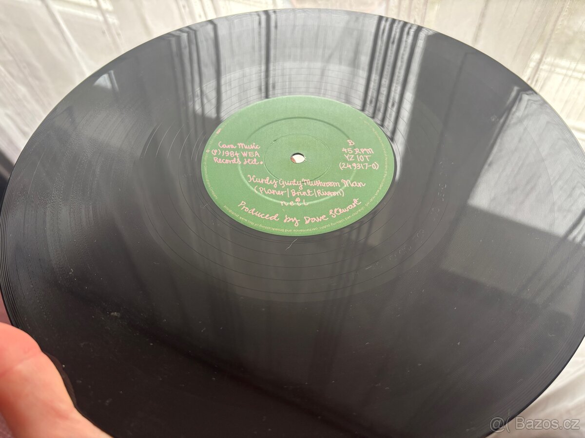 Neil - Hole in my Shoe (Paranoid Version) - 4