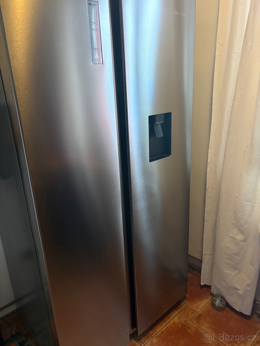 Americká lednice HISENSE - 4