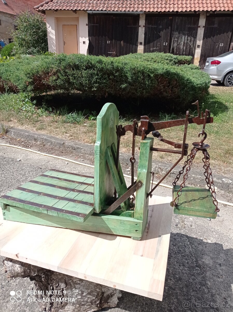 Váha, květinový stolek - 4