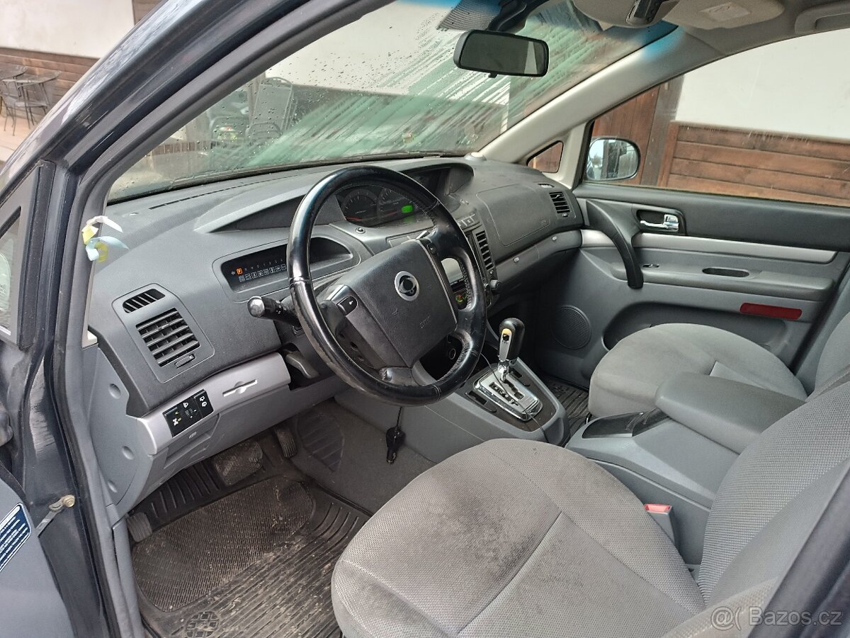 SSANGYONG RODIUS 270 SV - 4