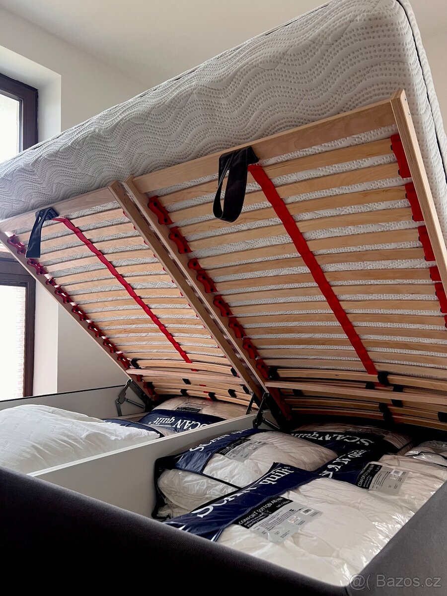 Čalouněná manželská postel - 4