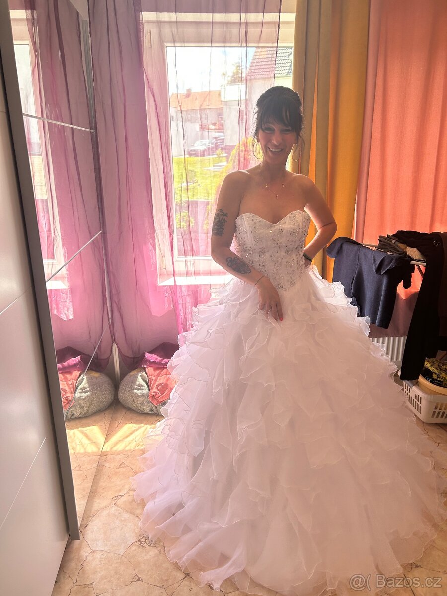 Nádherné svatební šaty - 4