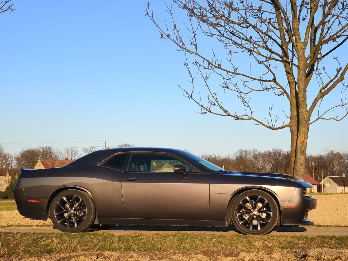 Dodge Challenger 5,7 2020 - 4