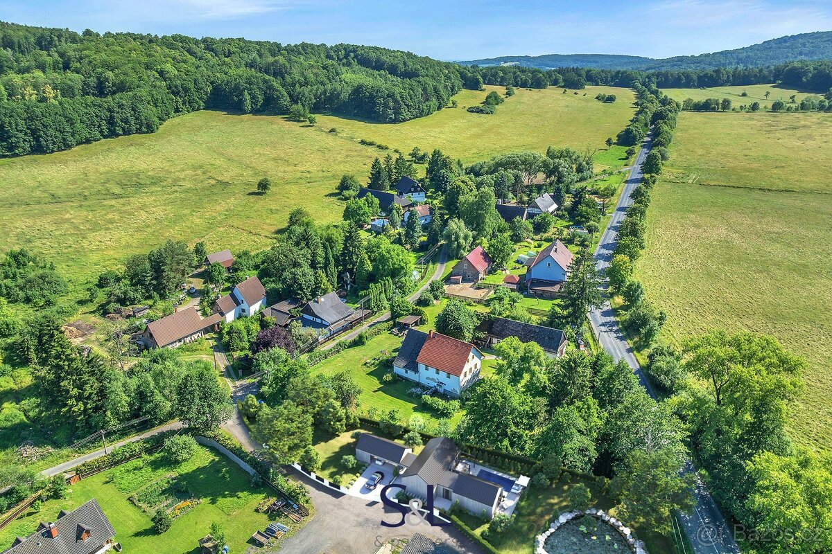 Klid, zeleň a potenciál – stavební pozemek o 1 527 m² v Heřm - 4