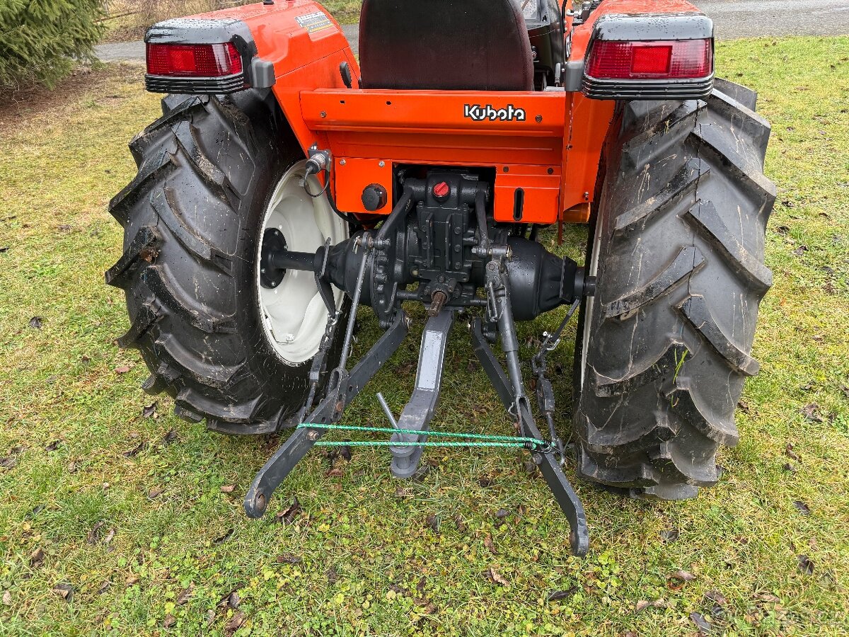 Malotraktor kubota GL32 s celním nakladačem 450 - 4