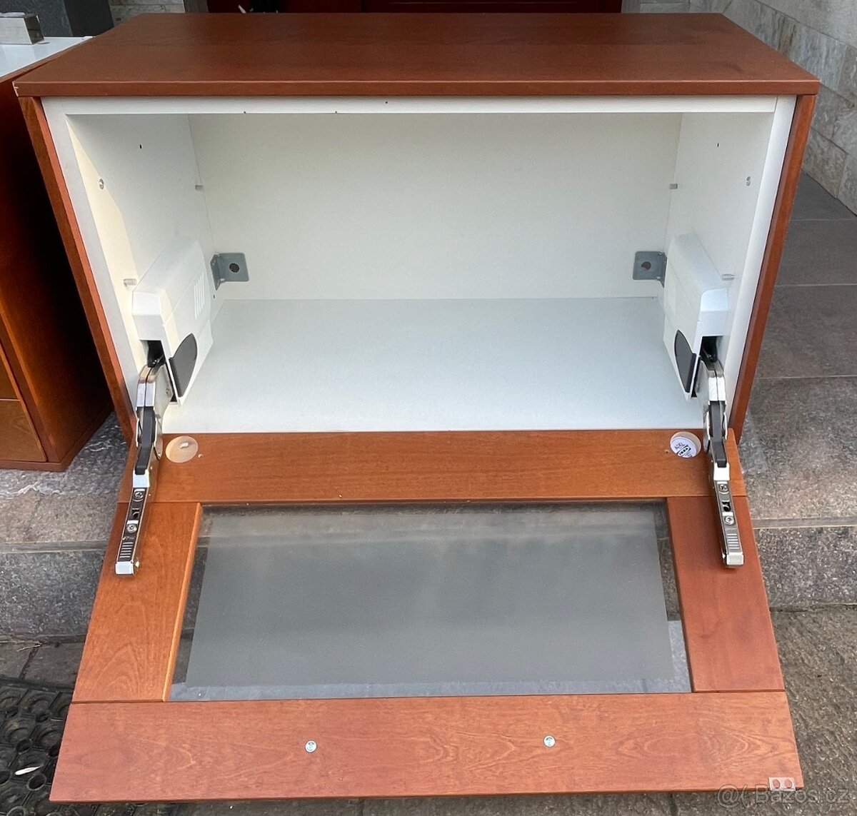 Skříňky prosklené 2ks - 4