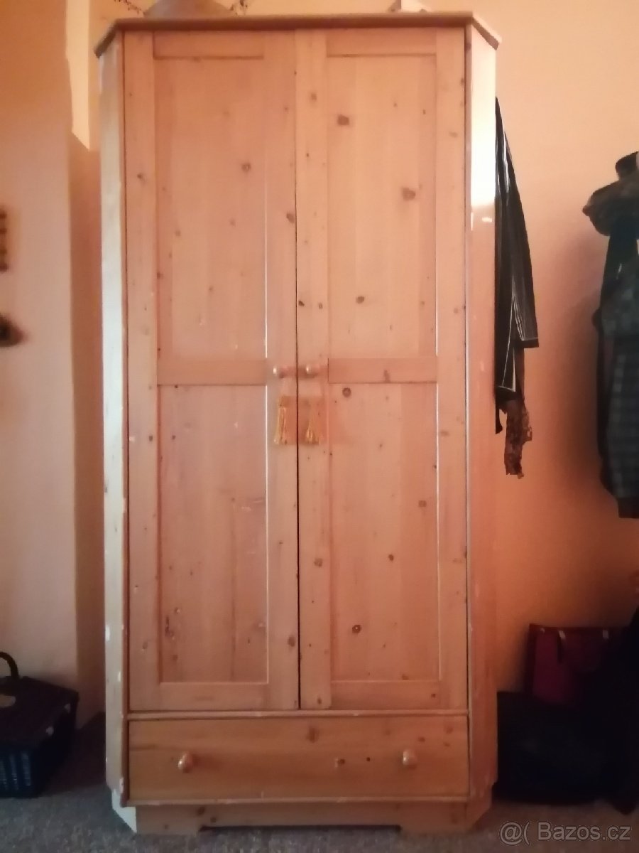 Skříň šatní z borovice - 4