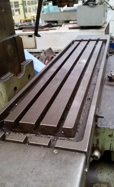 Frézka svislá 6 P 12 (7078.) - 4