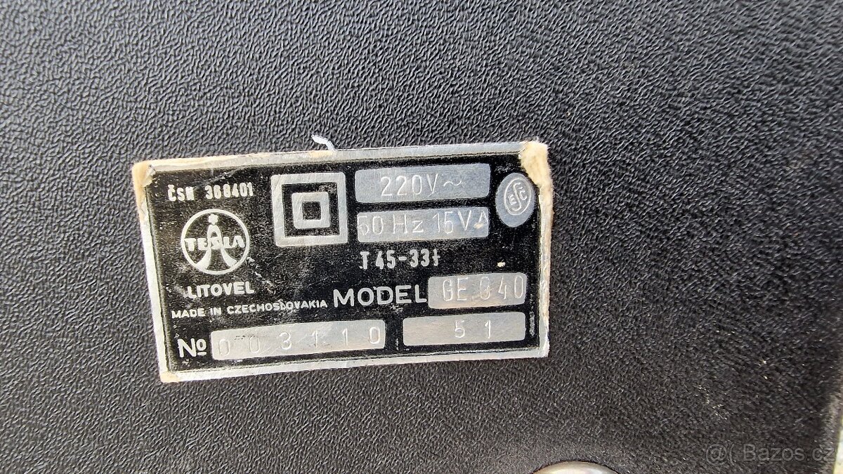 Starý kufříkový gramofon - 4