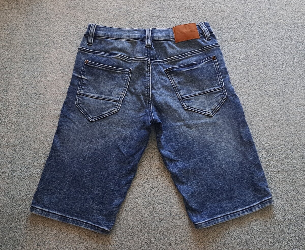 Prodám džínové kraťasy/bermudy, 2ks, vel.158 zn. C&A - 4