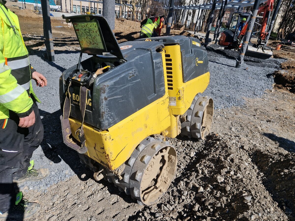 VIBRACNI JEZKOVY VALEC BOMAG BMP 8500 S MOTOREM KUBOTA - 4