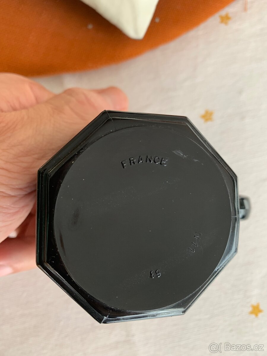 Cerne kubisticke hrnecky s podsalky - 4