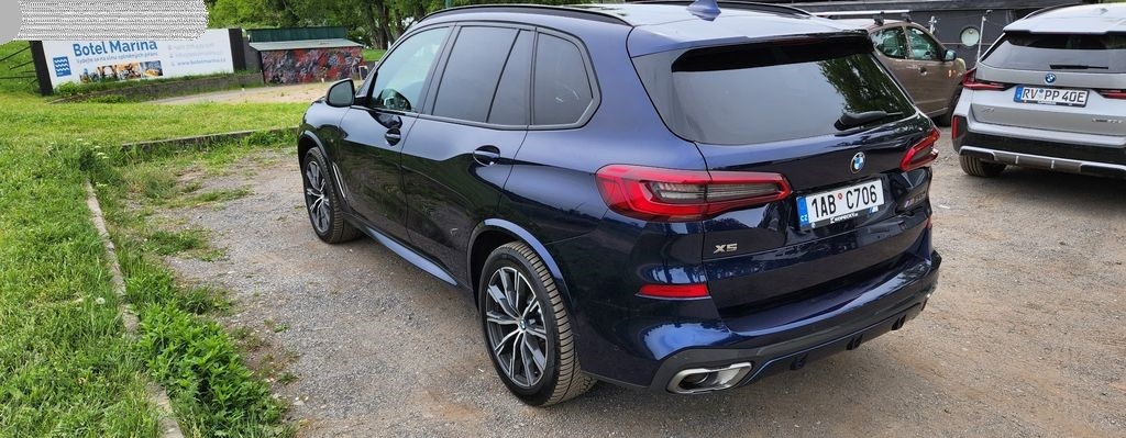 BMW X5, M50d ČR INDIVIDUAL M-SPORT TAŽNÉ - 4