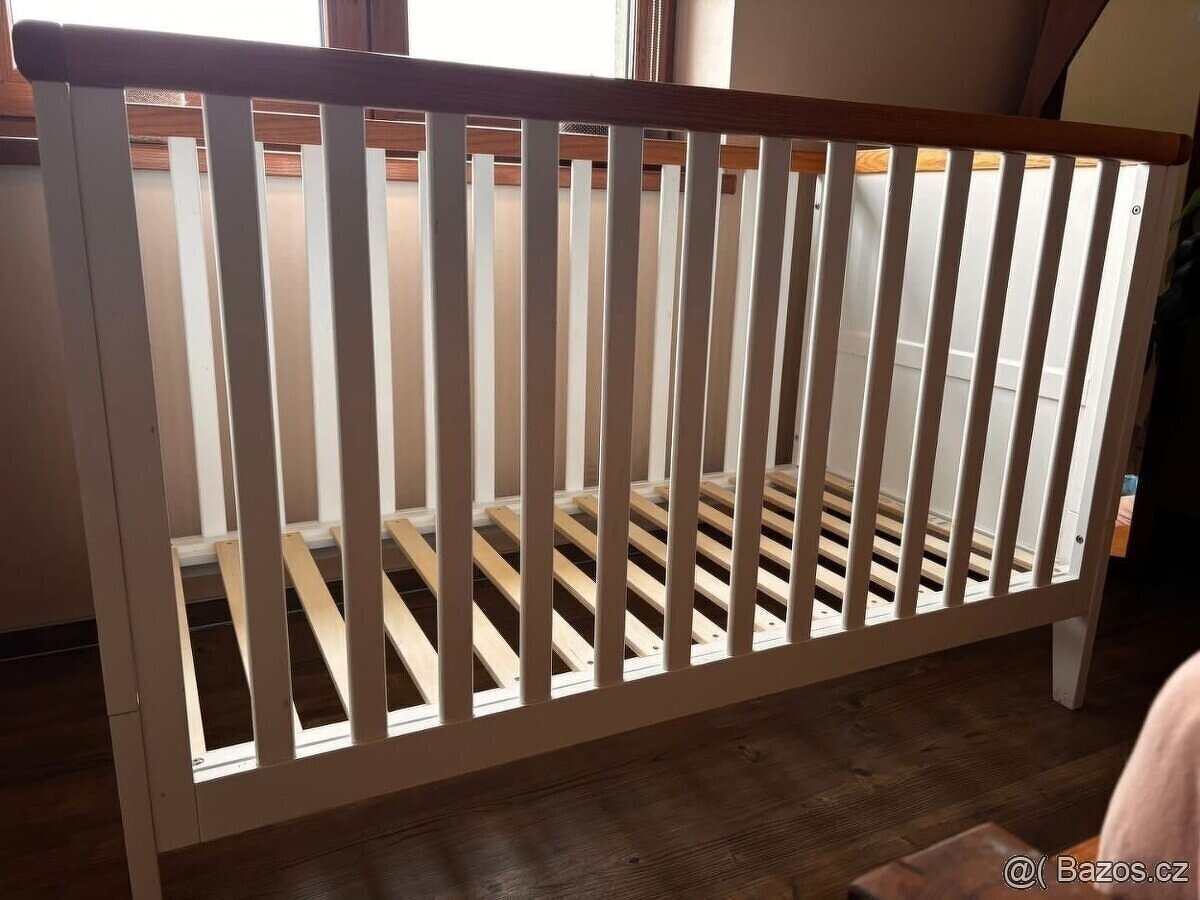 Masivní postýlka - 4