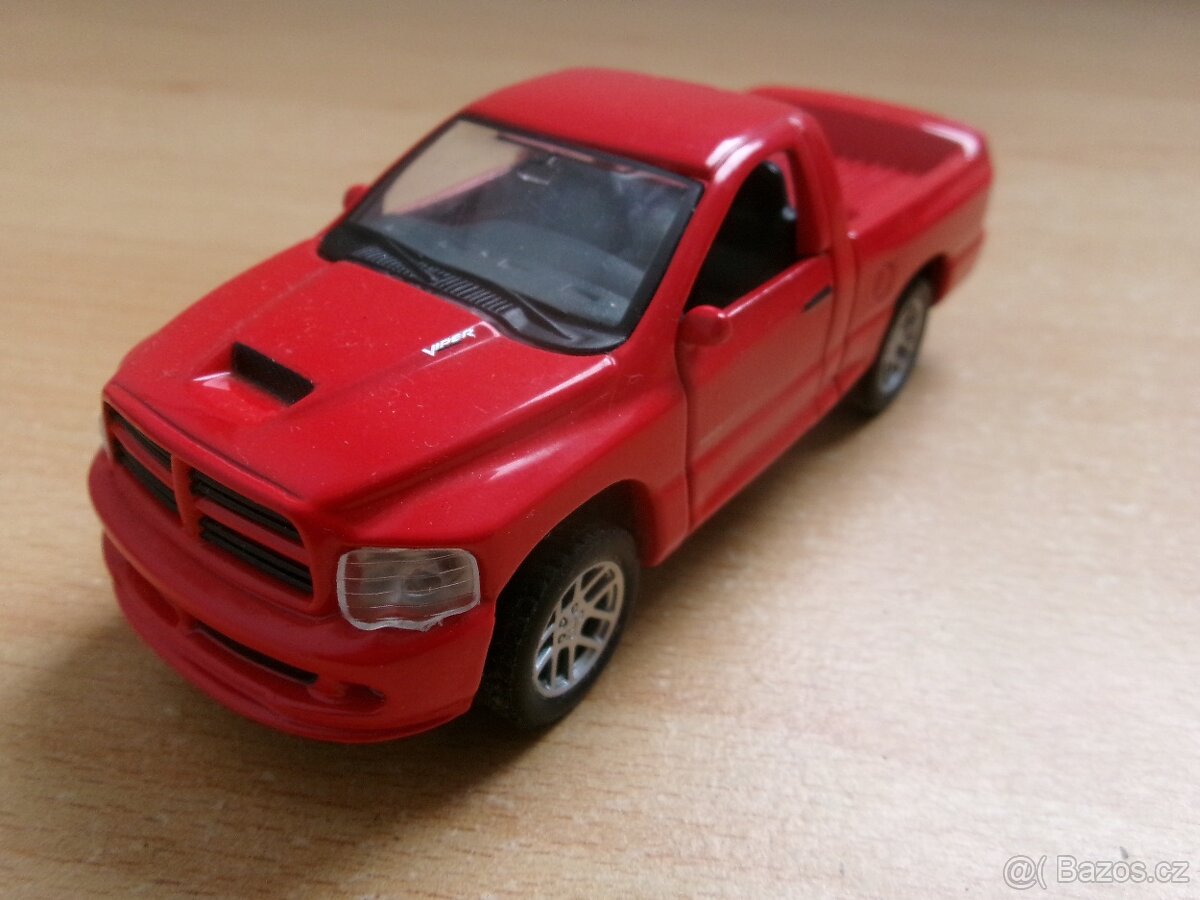 Dodge Ram SRT-10 model Maisto 1:47 - 4