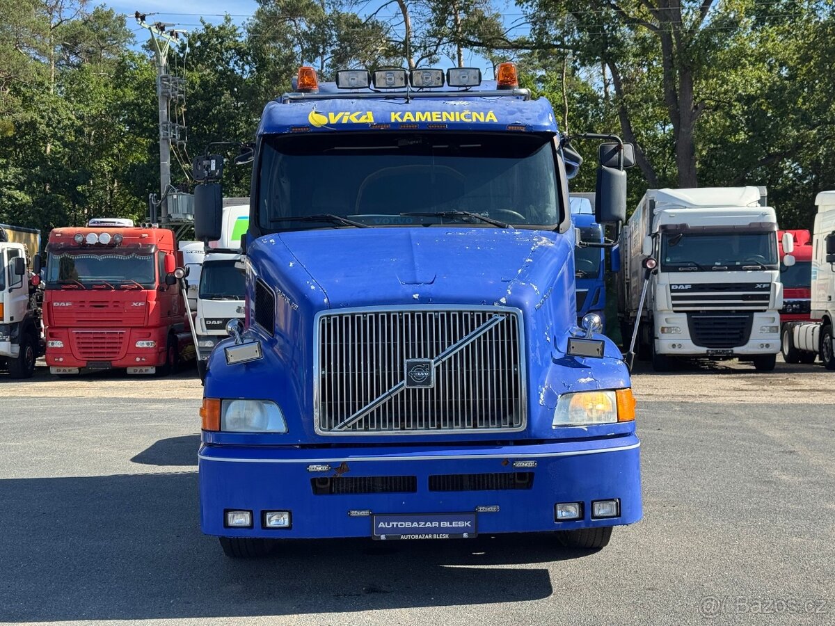 Volvo VNL 6x4 traktor - 4