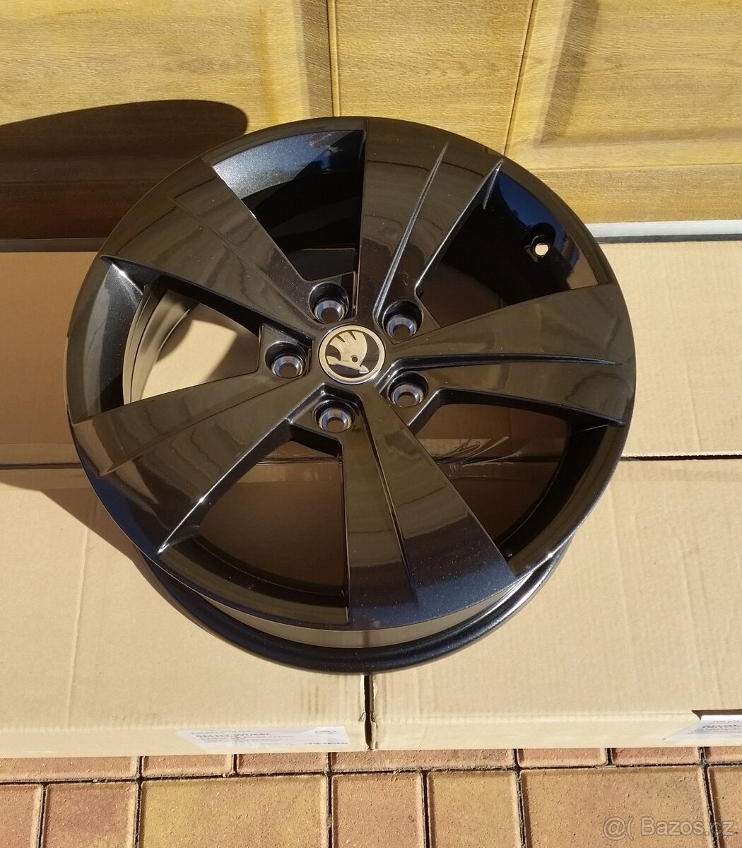 NOVÉ or. ALU kola ŠKODA Superb / VOLKSWAGEN Passat 5x112 R17 - 4
